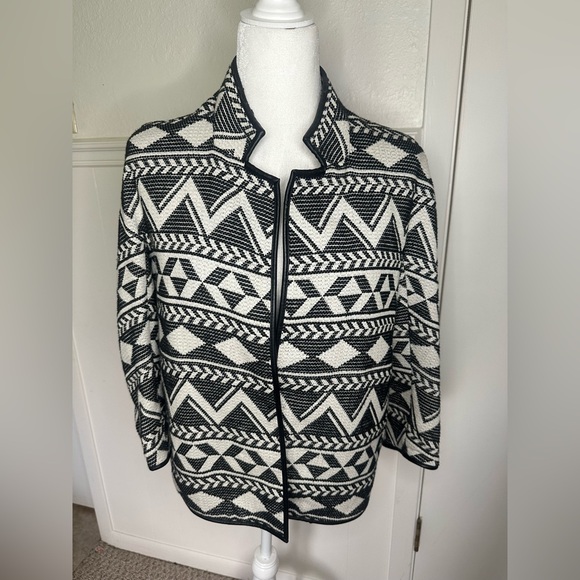 Zara Black and White Geometric Cape size XS - Picture 3 of 11
